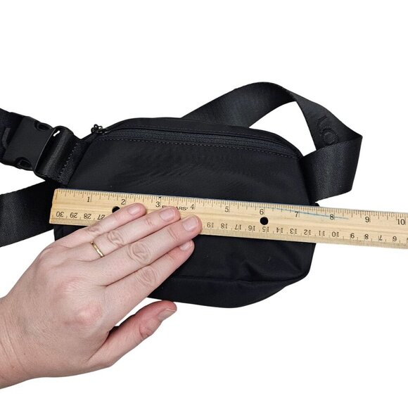Lole Black Belt Bag With Adjustable Strap Mesh Interior Pockets Basic Minimalist - Picture 7 of 8